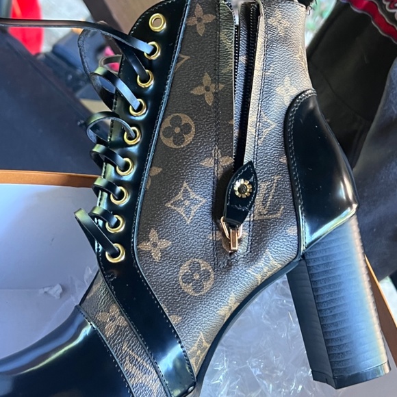 Louis Vuitton - Picture 4 of 8